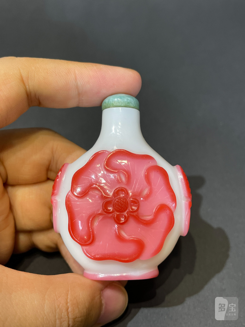 清乾隆 白套红料金葵花双铺首小尊 - 图5